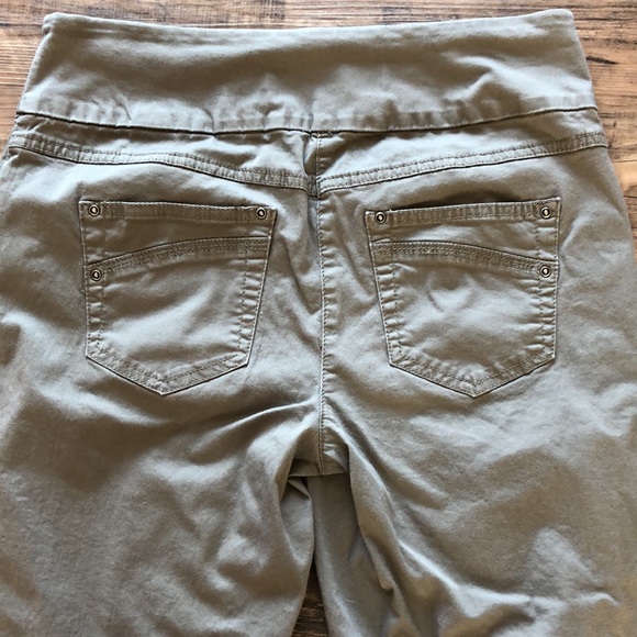 Reitmans Petites taupe capris - Picture 10 of 11